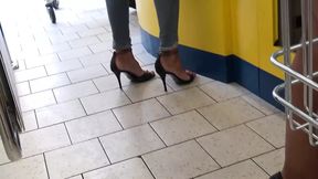 Italian MILF Gives a Blowjob in the Supermarket Parking Lot